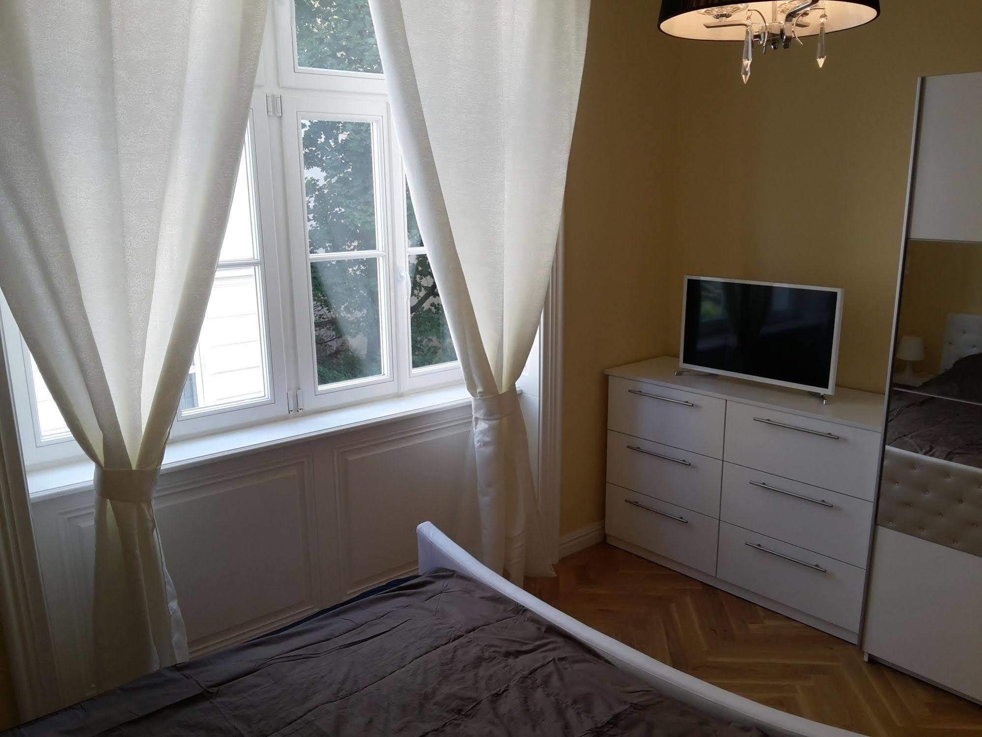 Imperial Apartments Schoenbrunn - Contactless Check-In Відень Екстер'єр фото